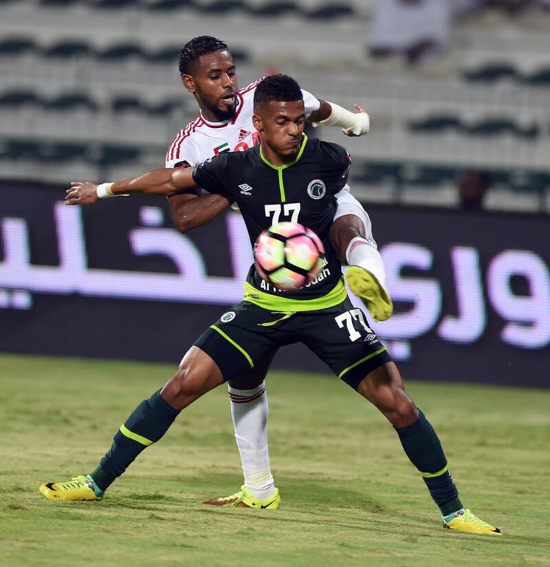 Rashed Hassan of Al Shabab holds off Fayez Jumaa of Sharjah during their Arabian Gulf League match in Dubai. Courtesy Arshad Khan / AGL