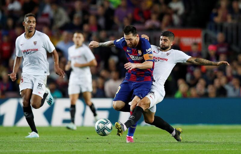 Ever Banega tries to stop Messi. Reuters