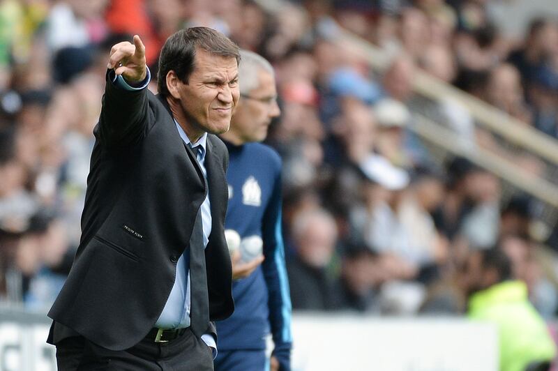 Olympique de Marseille's French head coach Rudi Garcia gestures during the French Ligue 1 football match between Nantes (FCN) and Olympique de Marseille (OM) on August 12, 2017 at Beaujoire stadium, in Nantes, western France. / AFP PHOTO / JEAN-SEBASTIEN EVRARD