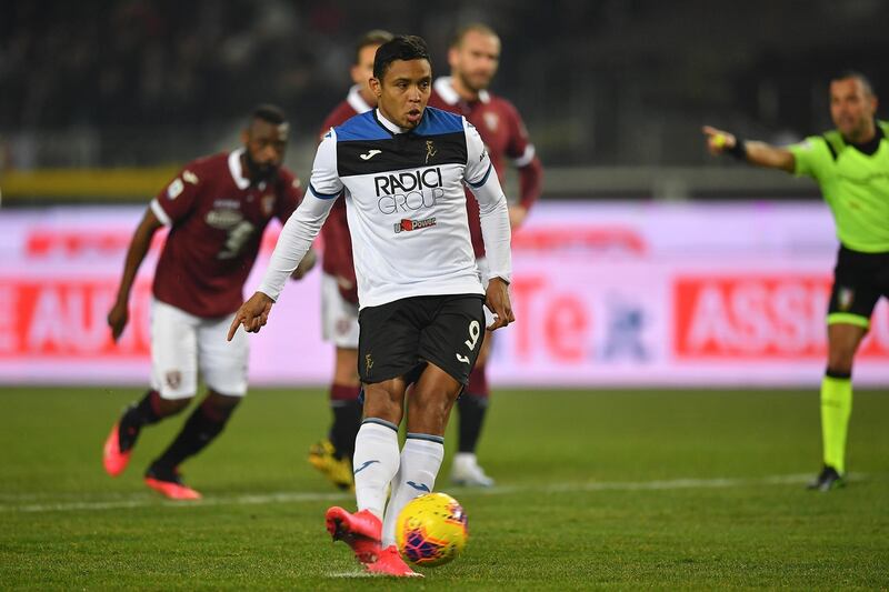 TURIN, ITALY - JANUARY 25:  Luis Muriel of Atalanta BC scores a goal from the penalty spot during the Serie A match between Torino FC and  Atalanta BC at Stadio Olimpico di Torino on January 25, 2020 in Turin, Italy.  (Photo by Valerio Pennicino/Getty Images)