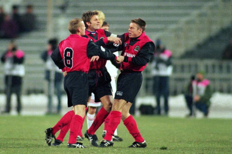 Blackburn skipper Tim Sherwood steps in to stop Graeme Le Saux(l) and David Batty fighting  (Photo by Andy Heading/EMPICS via Getty Images)