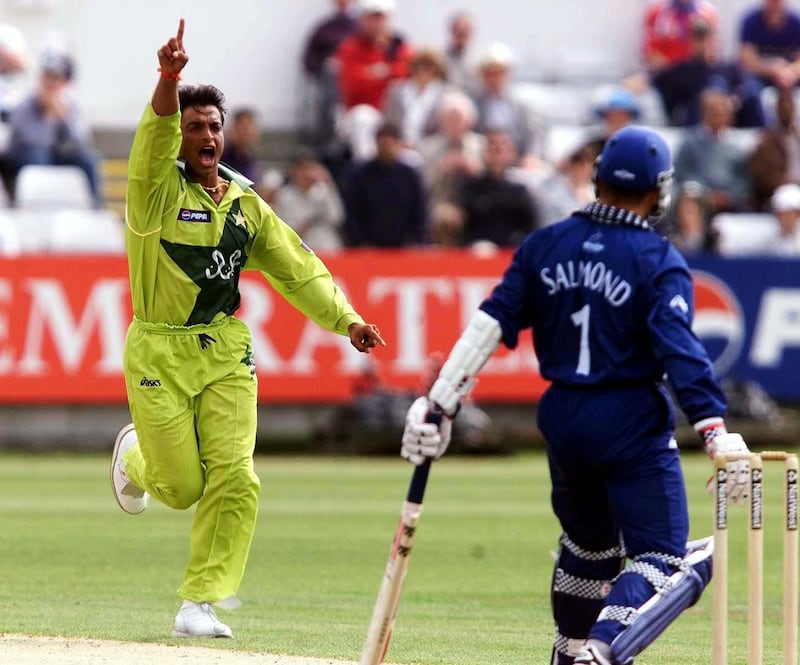 Pakistan's fast bowler Shoaib Akhtar celebrates the wicket of Scotland captain George  Salmond at Chester-Le-street during the World Cup match  20 May 1999. (Photo by OWEN HUMPHREYS / PA / AFP)