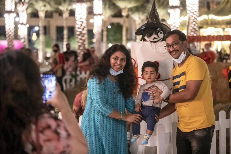 DUBAI UNITED ARAB EMIRATES. 29 OCTOBER 2020. Visitors to the Town Square Halloween event. (Photo: Antonie Robertson/The National) Journalist: Sophie Prideaux. Section: Lifestyle.
