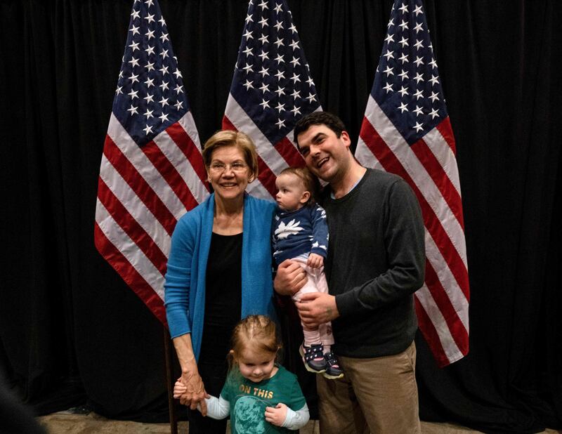 Democratic Presidential hopeful Massachusetts Senator Elizabeth Warren (L) poses with supporters during a rally in Detroit, Michigan at the Detroit Kitchen Connect on Super Tuesday.  AFP