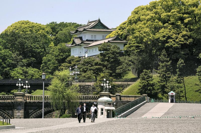 epa08421082 Three men walk along the outer garden plaza of the Imperial Palace during a coronavirus state of emergency, in Tokyo Japan, 14 May 2020. Japanese Prime Minister Shinzo Abe is expected to announce the lifting of the state of emergency from 39 of 47 prefectures in Japan, two weeks ahead of schedule.  EPA-EFE/KIMIMASA MAYAMA *** Local Caption *** 56085029