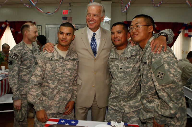 BAGHDAD, IRAQ - JULY 4:  U.S. Vice President Joe Biden (C) poses with soldiers for a photo at Camp Victory on July 4, 2009 near Baghdad, Iraq. Bidden's first visit to Iraq as the Vice President comes days after U.S. forces pulled out from Iraq's cities. (Photo by Khalid Mohammed-Pool/Getty Images)