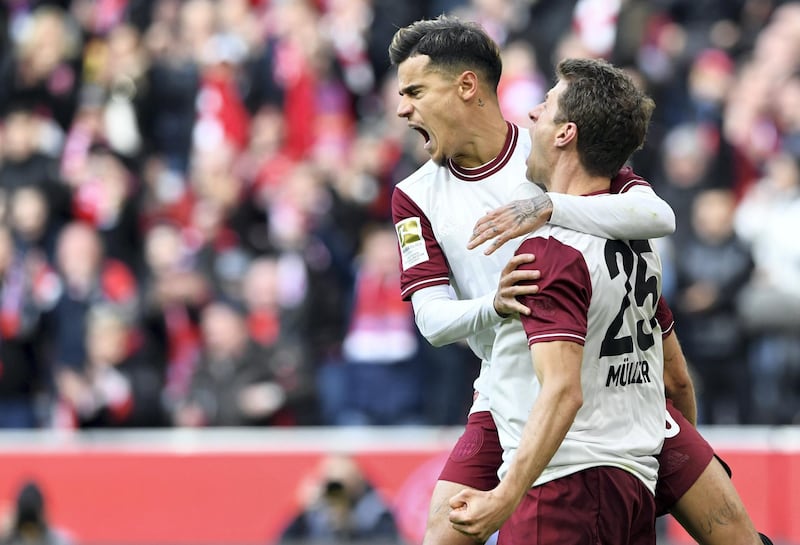 Bayern Munich's striker Thomas Mueller (R) is congratulated by Bayern munich's Brazil midfielder Philippe Coutinho (L) after scoring during the German first division football Bundesliga match between FC Bayern Munich and FC Augsburg in Munich, southern Germany, on March 8, 2020. (Photo by Christof STACHE / AFP) / DFL REGULATIONS PROHIBIT ANY USE OF PHOTOGRAPHS AS IMAGE SEQUENCES AND/OR QUASI-VIDEO