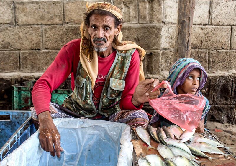 A Yemeni man picks and sells freshly-caught fish at a market in the Khokha district of the western province of Hodeidah, on January 221, 2019. A truce brokered in Sweden in December between the Saudi-backed government and Huthi rebels was hailed as Yemen's best chance so far to end the four-year conflict, but it appears to be hanging by a thread with breaches reported by both warring parties. Civilians in Hodeida, the war-ravaged country's main conduit for food and humanitarian aid, are caught between a bloody ceasefire and the prospect of an even bloodier conflict if the UN-brokered truce breaks down. / AFP / Saleh Al-OBEIDI
