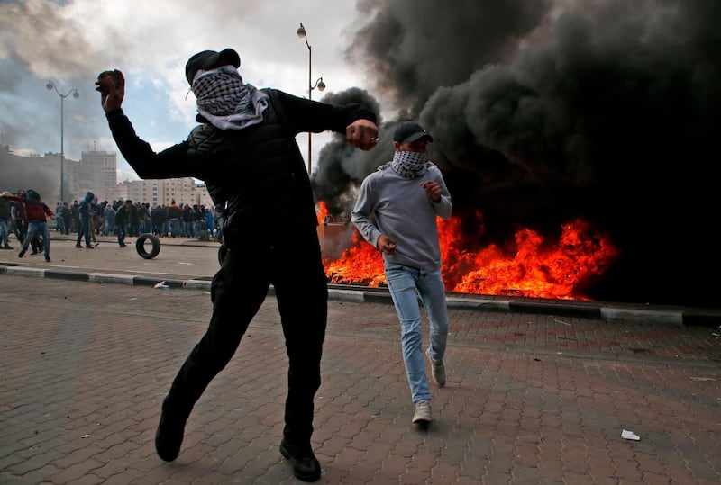 Palestinian demonstrators clash with Israeli troops in Ramallah on December 7, 2017. Abbas Momani / AFP