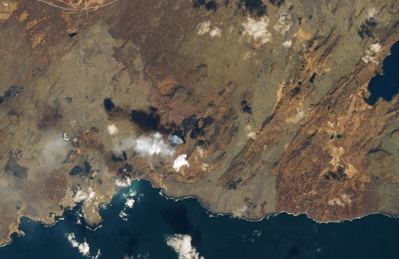 26.	The Fagradalsfjall volcano in southwestern Iceland erupted on May 9, 2021. Photo: Nasa Earth Observatory