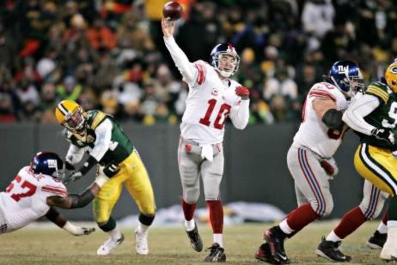New York Giants quarterback Eli Manning throws a pass during the NFL's NFC Championship football game against the Green Bay Packers in Green Bay, Wisconsin January 20, 2008.     REUTERS/John Gress (UNITED STATES)