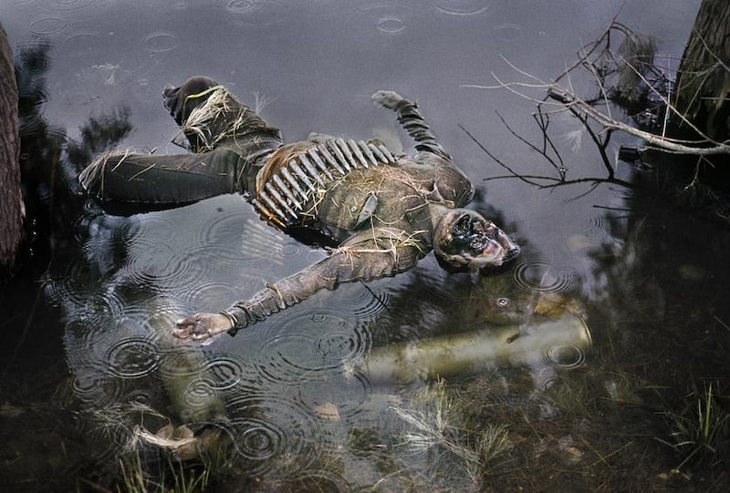 Dead Afghan soldier, 1992. Copyright ©Steve McCurry / Magnum Photos
