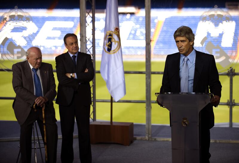 Real Madrid football club's new coach Manuel Pellegrini (R) of Chile speaks as honorary president Alfredo Di Stefano (L) and President Florentino Perez (C) listen at Santiago Bernabeu stadium in Madrid on June 2, 2009. Pellegrini will be under pressure to achieve some early success for new president Florentino Perez, who has vowed to build the "best club of the 21st century. " The Chilean, 55, a qualified civil engineer, replaced Juande Ramos on June 1 as Real's seventh manager in the past decade. AFP PHOTO/ PIERRE-PHILIPPE MARCOU
