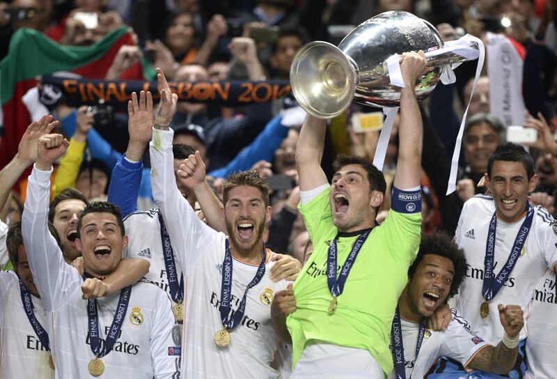 Real Madrid's goalkeeper Iker Casillas (3rdR) and teammates celebrate with the trophy at the end of the UEFA Champions League Final Real Madrid vs Atletico de Madrid at Luz stadium in Lisbon, on May 24, 2014. Real Madrid won 4-1.  AFP PHOTO/ FRANCK FIFE (Photo by FRANCK FIFE / AFP)