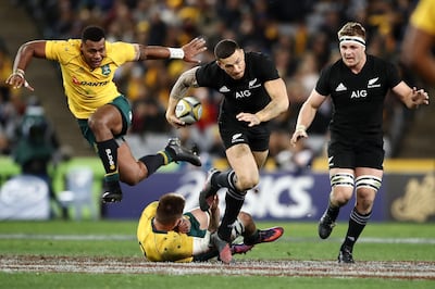 SYDNEY, AUSTRALIA - AUGUST 19:  Sonny Bill Williams of the All Blacks makes a break during The Rugby Championship Bledisloe Cup match between the Australian Wallabies and the New Zealand All Blacks at ANZ Stadium on August 19, 2017 in Sydney, Australia.  (Photo by Mark Kolbe/Getty Images)