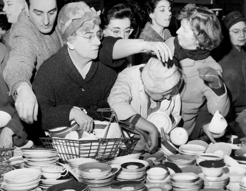 UNITED KINGDOM - DECEMBER 29:  Winter Sales Begin At Selfridge Store In Oxford Street In England On December 29Th 1960  (Photo by Keystone-France/Gamma-Keystone via Getty Images)