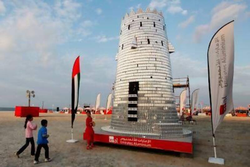 Emirates Aluminum broke the world record for a structure made of the most aluminum cans after a team of 38 created a replica Maqta Fort at the beach in Taweela in Abu Dhabi.