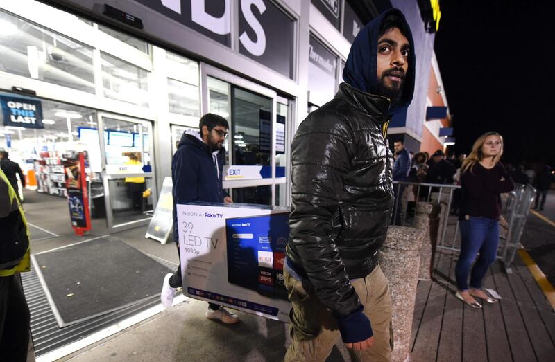 Shoppers leave with TVs at Best Buy in Norwalk, Connecticut, Timothy A Clary / AFP Photo