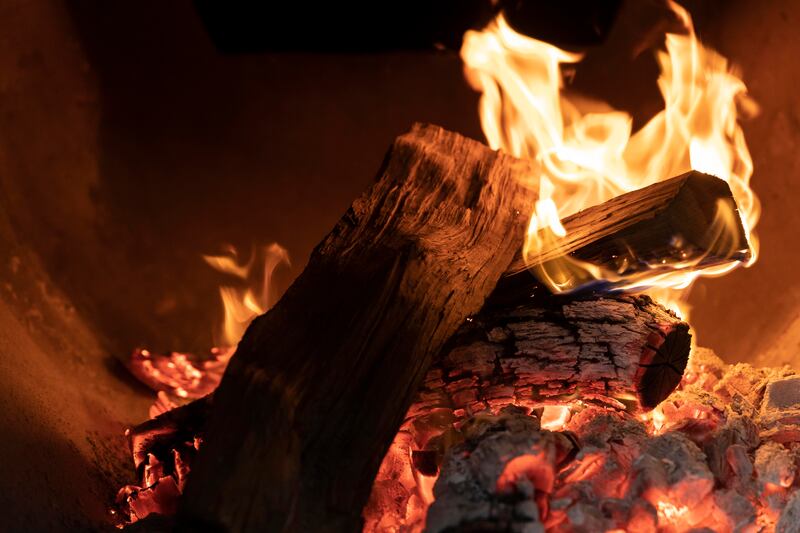 The wood fire lends the tender and juicy meat a smoky flavour