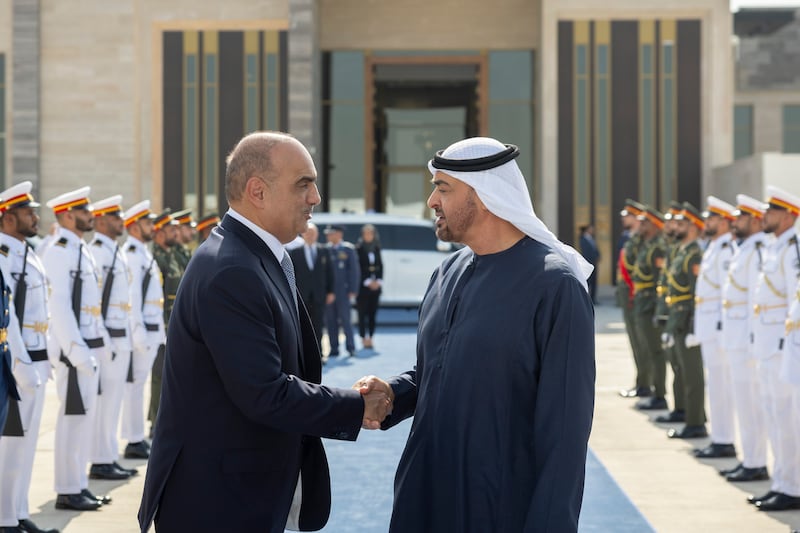 Sheikh Mohamed bids farewell to Jordanian Prime Minister Bisher Al Khasawnehn. Ryan Carter / UAE Presidential Court