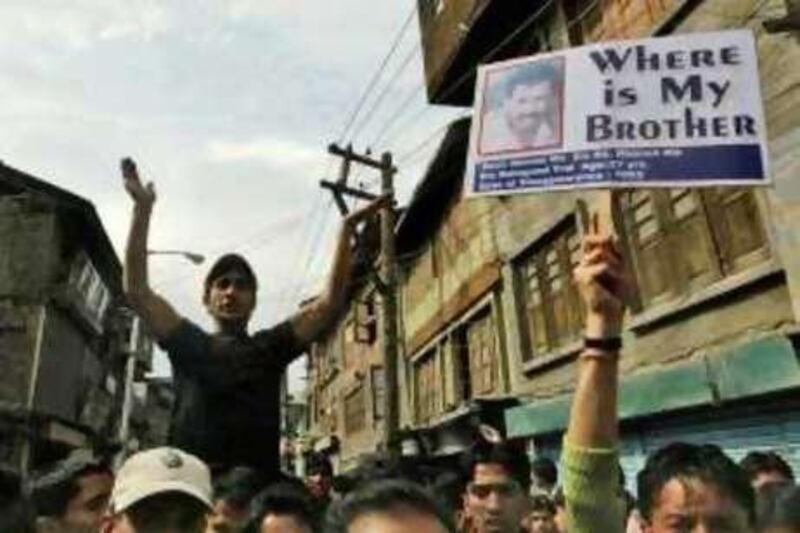 Kashmiri protesters shout pro freedom and pro Pakistan slogans during a protest in Srinagar, India, Friday, April 25, 2008. Thousands of Kashmiri protesters demanding a probe into the recent discovery of a large number of unmarked graves clashed with police in the main city in Indian Kashmir on Friday during a visit by India's prime minister, police said. (AP Photo/Dar Yasin)