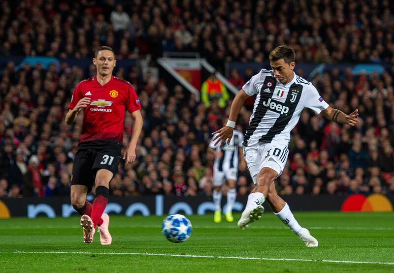 epaselect epa07114492 Juventus' Paulo Dybala scores the opening goal during the UEFA Champions League Group H soccer match between Manchester United and Juventus FC held at Old Trafford in Manchester, Britain, 23 September 2018.  EPA/PETER POWELL