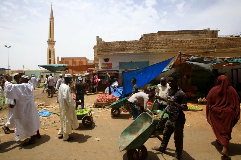 Sudanese vendors sell vegetables in the central market of Khartoum on June 10, 2019, as most of the shops and businesses remained shut. - Residents generally stayed indoors in the Sudanese capital on June 11 as a nationwide civil disobedience campaign aimed at pressuring the military rulers entered a third day. (Photo by - / AFP)
