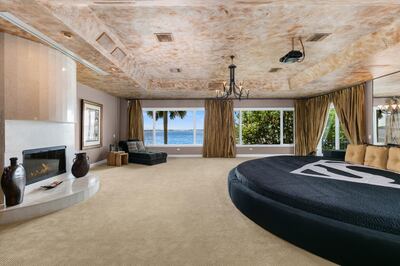 Shaquille O'Neal's bedroom comes with a custom-sized bed. Toptenrealestatedeals.com 