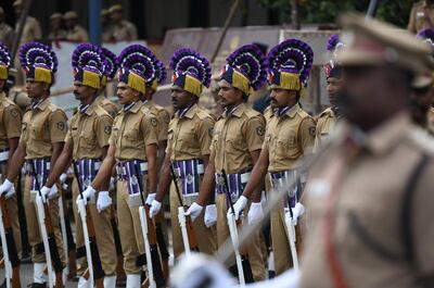 Indian policemen take part in a rehearsal ahead of Independence Day celebrations in Chennai on August 13, 2018. - Indian Independence Day is celebrated every year on August 15th to commemorate the nation's independence from the United Kingdom on 15 August 1947. (Photo by Arun SANKAR / AFP)