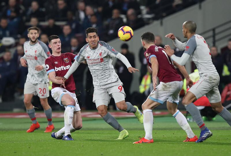 Soccer Football - Premier League - West Ham United v Liverpool - London Stadium, London, Britain - February 4, 2019  West Ham's Declan Rice in action with Liverpool's Roberto Firmino             REUTERS/David Klein  EDITORIAL USE ONLY. No use with unauthorized audio, video, data, fixture lists, club/league logos or "live" services. Online in-match use limited to 75 images, no video emulation. No use in betting, games or single club/league/player publications.  Please contact your account representative for further details.