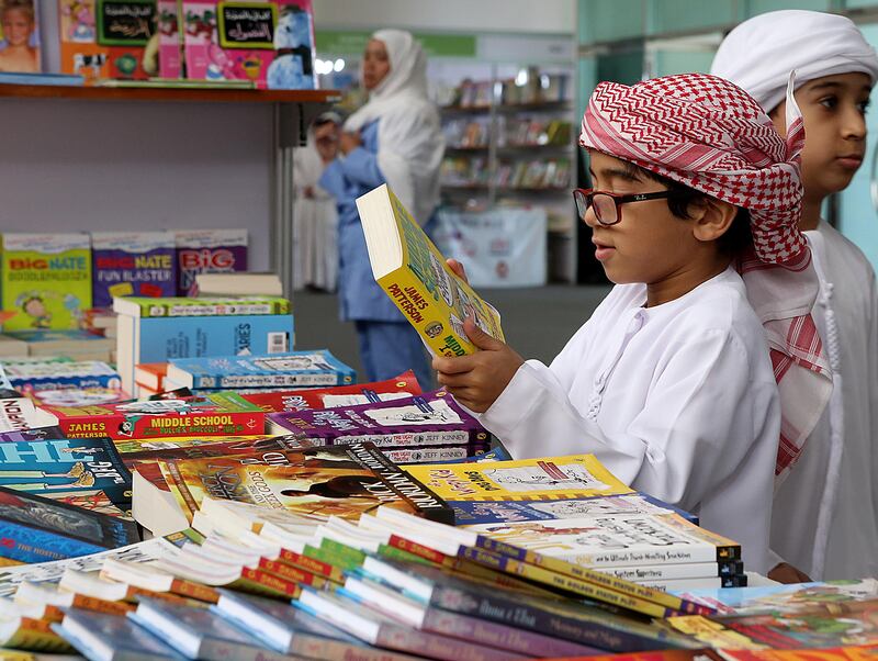 Al Ain, 01, October, 2016: Visitors  at the Al Ain Book Fair 2016 at the Convention Centre in Al Ani.  ( Satish Kumar / The National ) For Standalone *** Local Caption ***  SK-BookFair-01102016-08.jpg