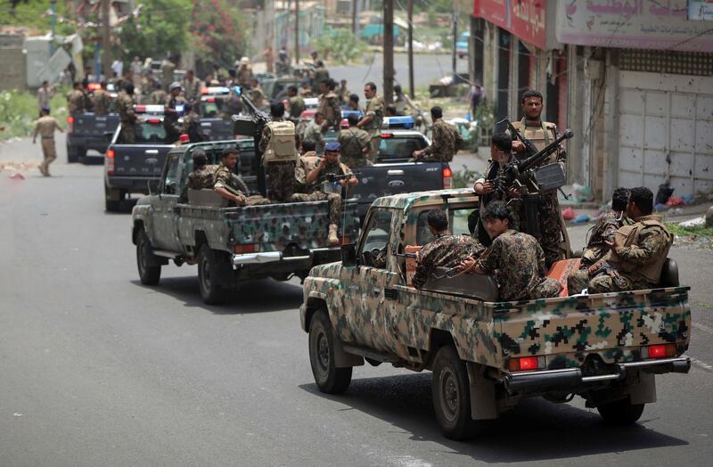 Yemeni police men patrol the streets of the southern city of Taez, on July 2, 2018. A large portion of Yemen's third city Taez is held by pro-government fighters, but the entrances to the city are controlled by Huthi rebels. / AFP / Ahmad AL-BASHA
