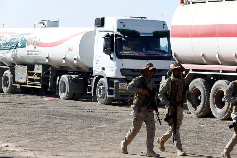 FILE PHOTO: Saudi soldiers walk by oil tanker trucks delivered by Saudi authorities to support charities and NGOs in Marib, Yemen January 26, 2018. Picture taken January 26, 2018. REUTERS/Faisal Al Nasser  /File Photo
