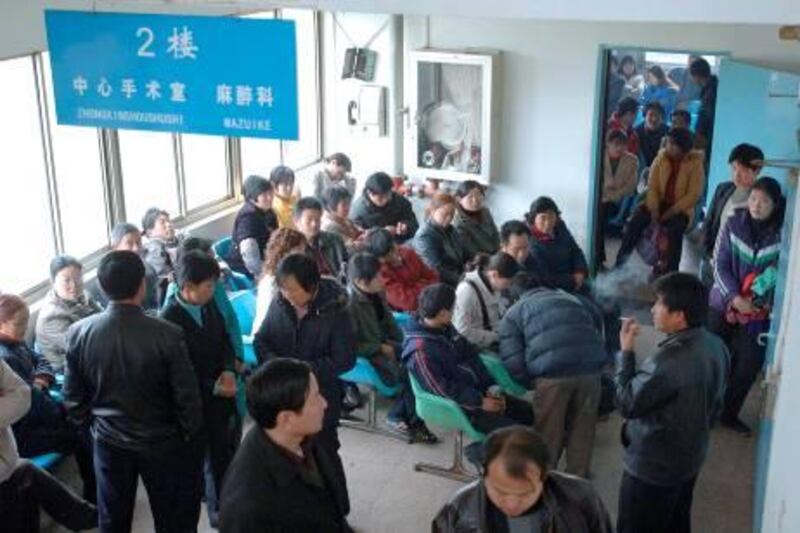 Patients crowd a waiting room to get treatment at a Chinese hospital in Hefei, central China's Anhui province, 17 March 2007.  The Chinese government announced recently it aimed to provide 80 percent of China's 800 million farmers with medical coverage, as statistics show that from 2001 to 2004 China's healthcare spending grew an average of 13 percent to 759 billion yuan (98 billion USD), with households bearing 54 percent of cost.          CHINA OUT GETTY OUT       AFP PHOTO