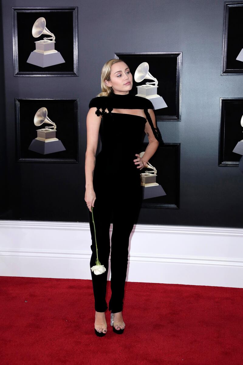 epa06482875 Miley Cyrus arrives for the 60th annual Grammy Awards ceremony at Madison Square Garden in New York, New York, USA, 28 January 2018.  EPA-EFE/JASON SZENES