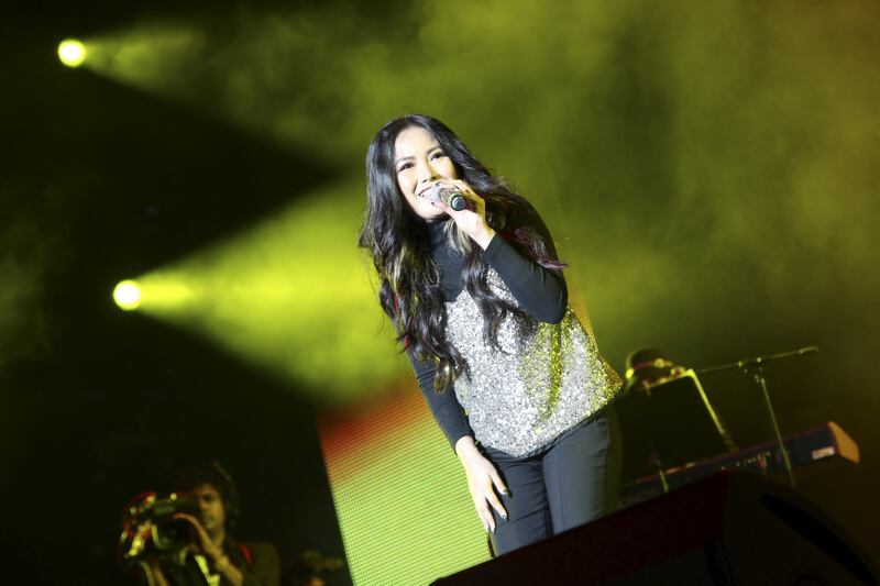 Abu Dhabi, UAE - November 24, 2016 - Yeng Constantino from the Philippines enthralls the crowd with both Engish and Tagalog songs at Beats on the Beach - Navin Khianey for The National *** Local Caption ***  NK2411_BeatsOnTheBeach_YengConstantino_14.JPG