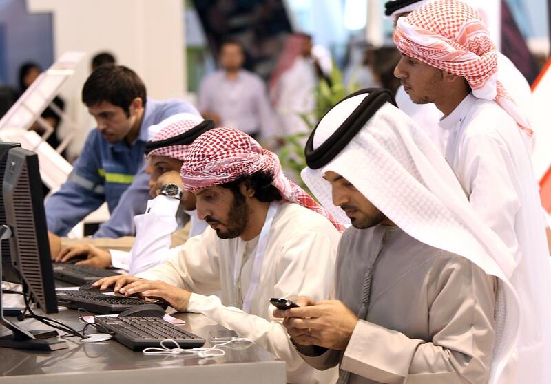 Visitors at the Tawdheef Recruitment Show in Abu Dhabi . Satish Kumar / The National 