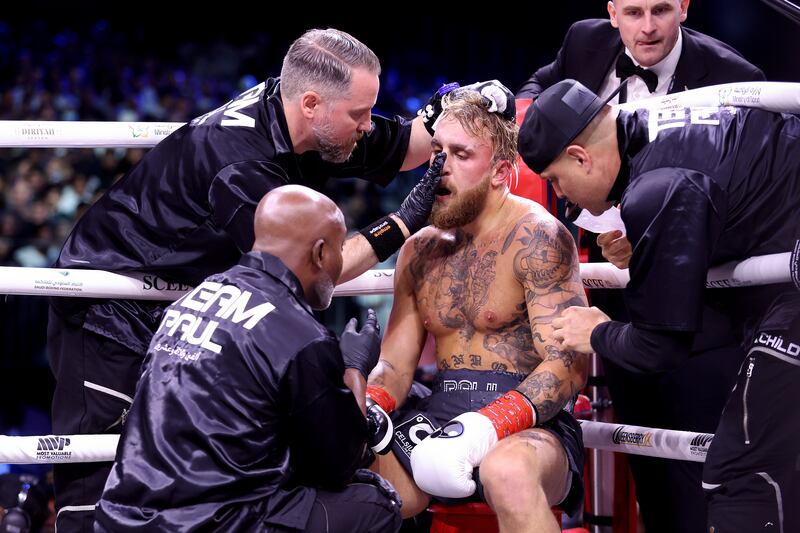 Jake Paul in between rounds. Getty Images