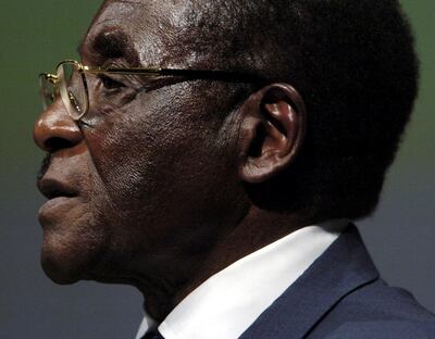 FILE PHOTO - Zimbabwean President Robert Mugabe addressing the inaugural session of the World Summit in Geneva, Switzerland December 10, 2003. REUTERS/Denis Balibouse/File Photo       TPX IMAGES OF THE DAY