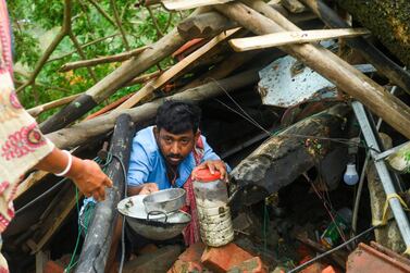 Villagers salvage items from their house damaged by cyclone Amphan in Midnapore, West Bengal, on May 21, 2020. The strongest cyclone in decades slammed into Bangladesh and eastern India on May 20, sending water surging inland and leaving a trail of destruction as the death toll rose to at least nine. / AFP / Dibyangshu SARKAR