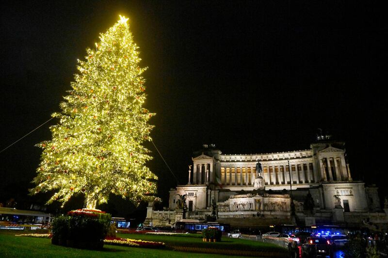 epa08870990 The Spelacchio Christmas tree in piazza Venezia, Rome, Italy, 08 December 2020.  EPA/Riccardo Antimiani