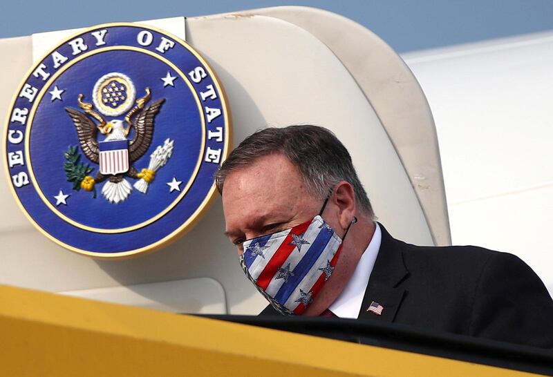 EDITORS NOTE: Graphic content / US Secretary of State Mike Pompeo wears a protective face mask as he arrives at the airport in Vienna, Austria on August 13, 2020.  US Secretary of State Mike Pompeo is on a four-nation tour in Europe. - ALTERNATIVE CROP 
 / AFP / POOL / POOL / LISI NIESNER / ALTERNATIVE CROP 
