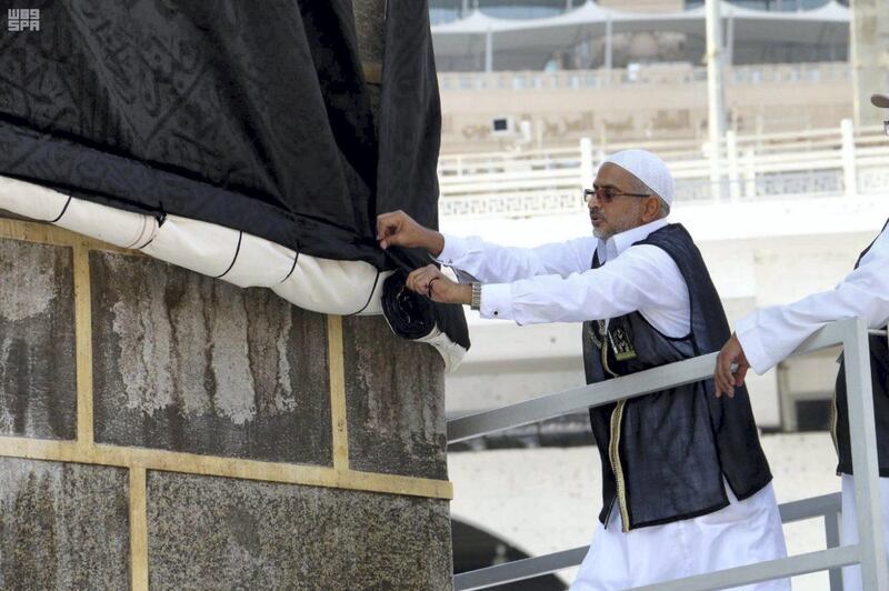 The Kaaba's kiswah is replaced. Saudi Press Agency