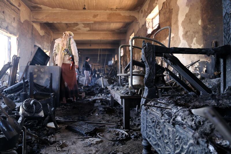 Yemeni tribesmen from the Popular Resistance Committees, supporting forces loyal to Yemen's Saudi-backed President Abedrabbo Mansour Hadi, check the damage at The National Museum after it was hit by a mortar shell during clashes in the flashpoint southwestern city of Taez, on February 2, 2016. (Photo by AHMAD AL-BASHA / AFP)