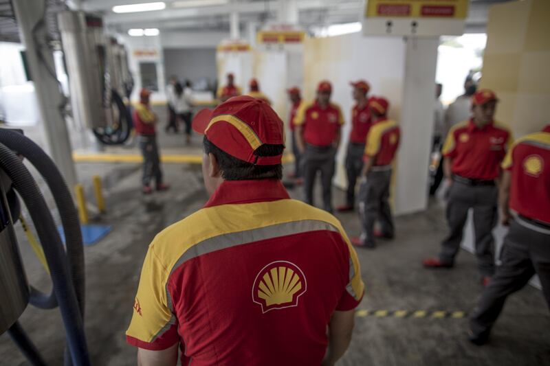 Employees stand during the opening ceremony of the first Royal Dutch Shell PLC gasoline station in Mexico City, Mexico, on Tuesday, Sept. 5, 2017. Shell Mexico CEO Alberto De la Fuente said that Shell plans to invest $1 billion in Mexico over the next 10 years, started by opening one or two fuel stations each week for rest of 2017. Photographer: Alejandro Cegarra/Bloomberg