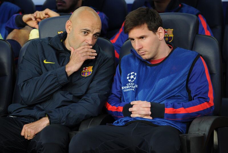 Barcelona's Argentinian forward Lionel Messi (R) sits on the bench during the UEFA Champions League semi-final second leg football match FC Barcelona vs FC Bayern Munich at the Camp Nou stadium in Barcelona on May 1, 2013.  AFP PHOTO / LLUIS GENE
 *** Local Caption ***  028842-01-08.jpg