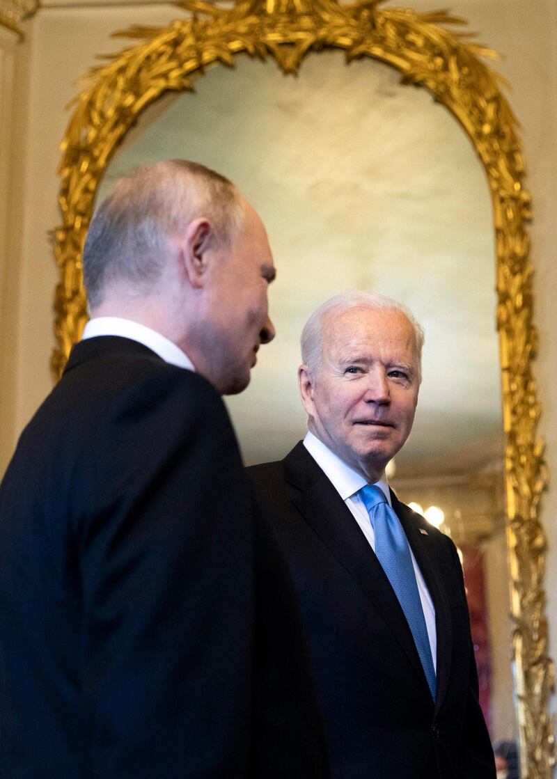 US President Joe Biden (R) talks to Russian President Vladimir Putin prior to the US-Russia summit at the Villa La Grange, in Geneva on June 16, 2021.  / AFP / POOL / PETER KLAUNZER
