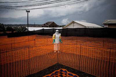 (FILES) In this file photo taken on November 07, 2018 A health worker waits to handle a new unconfirmed Ebola patient at a newly build MSF (Doctors Without Borders) supported Ebola treatment centre (ETC) on November 7, 2018 in Bunia, Democratic Republic of the Congo. A woman died of the Ebola virus disease in eastern Democratic Republic of Congo on February 7, 2021, Congolese Health Minister Eteni Longondo announced, noting the "resurgence" of the disease in the country. / AFP / John WESSELS
