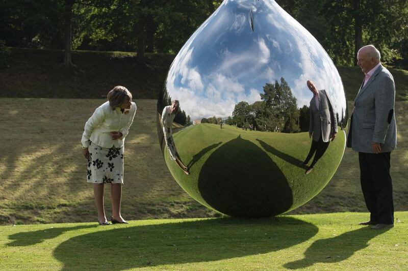 Peregrine ‘Stoker’ Cavendish, Duke of Devonshire, and his wife Amanda, Duchess of Devonshire, examine a sculpture by British artist Richard Hudson entitled ‘Tear’ that is part of the ‘Beyond Limits’ exhibition on the grounds of Chatsworth House near Bakewell, northern England, on September 9, 2016.  The ‘Beyond Limits’ exhibit features 19 monumental sculptures from leading artists, including: Zaha Hadid, Cristina Iglesias and Bruce Munro. Oli Scarff / Agence France-Presse
