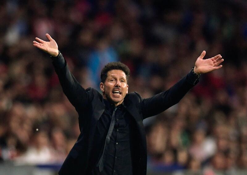 Atletico Madrid's Argentinian coach Diego Simeone gestures  during the Spanish league football match between Club Atletico de Madrid and Betis at the Wanda Metropolitano stadium in Madrid on April 22, 2018.  / AFP PHOTO / OSCAR DEL POZO